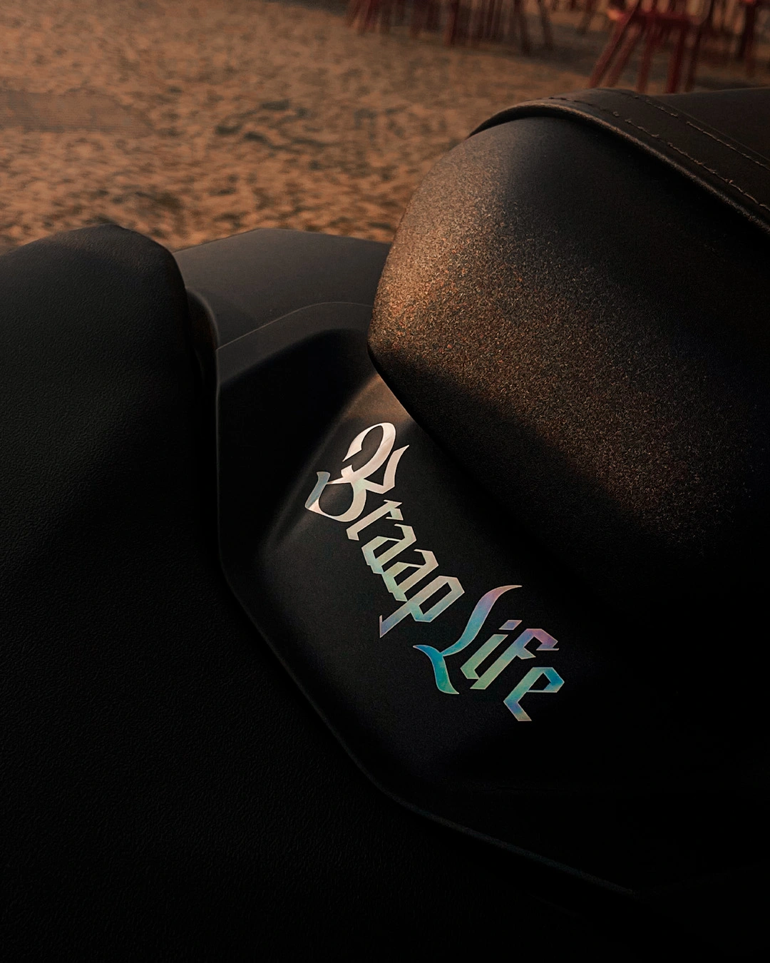 autocolante-holografico-braaplife-banco-mota-personalizado