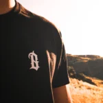 t-shirt-preta-logo-peito-letra-b-sunset-lifestyle-braaplife